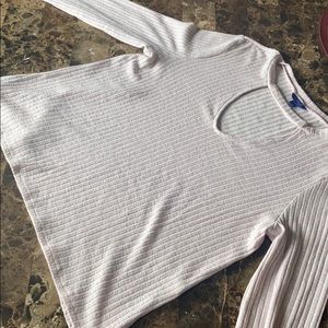 Cute sweater.. only worn once !!